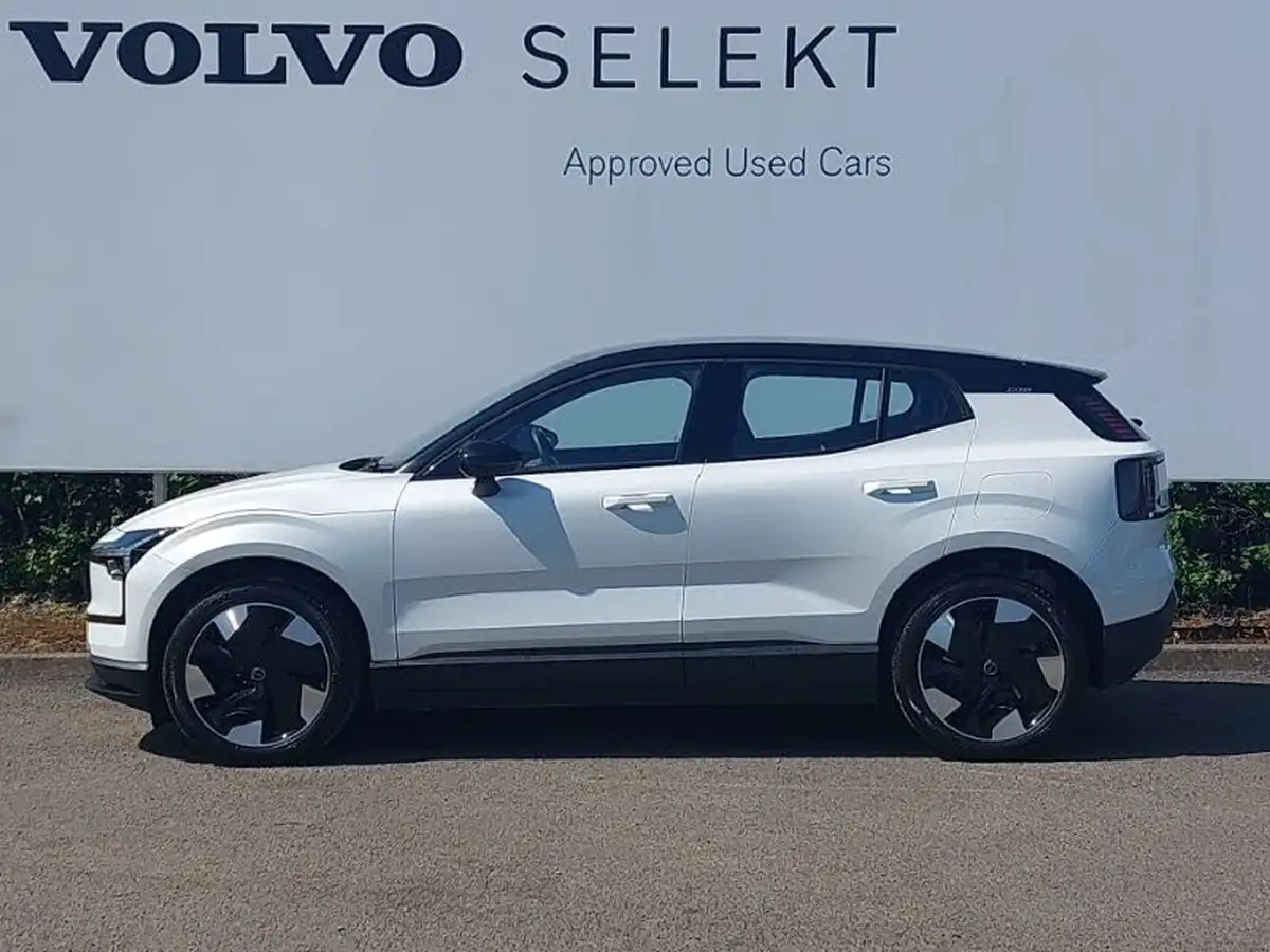 2024-volvo-ex30-e-twin-plus-big-3