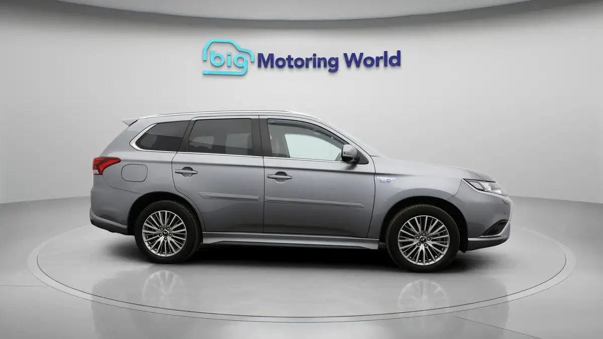 2021-mitsubishi-outlander-24-dynamic-phev-big-7