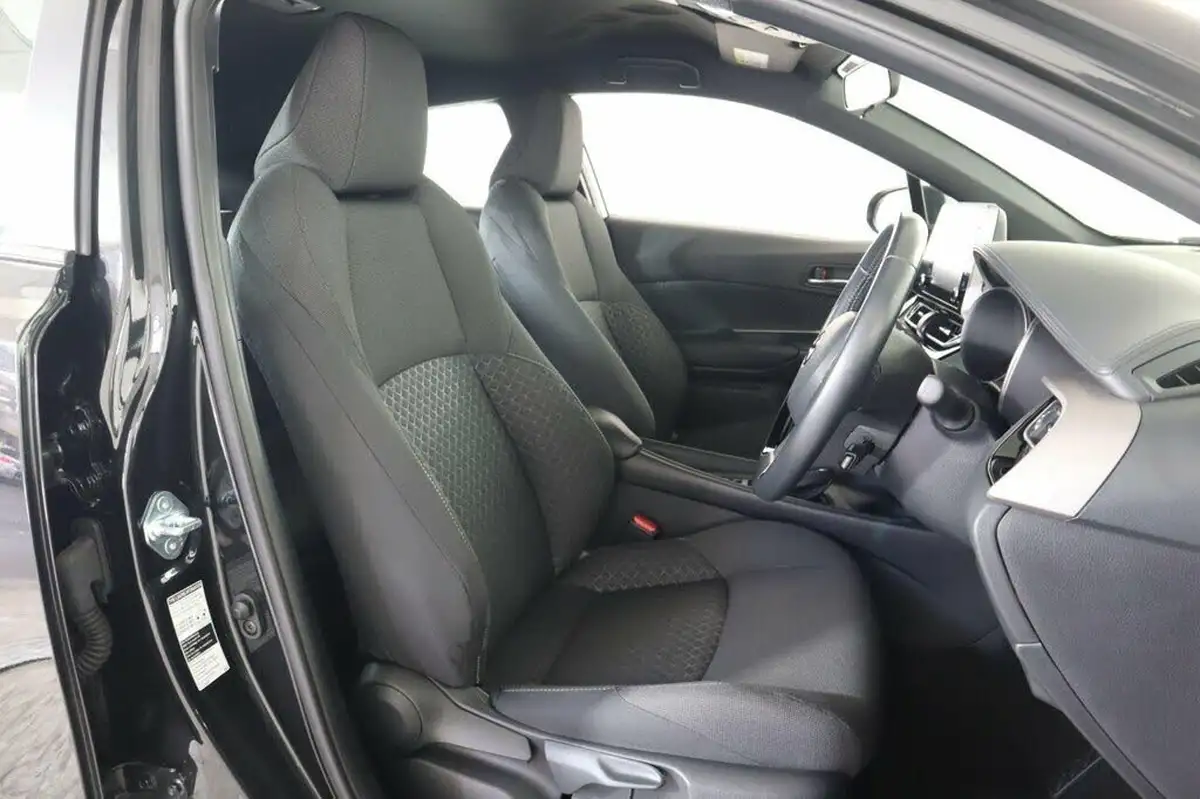 2021-toyota-c-hr-18-vvt-i-icon-big-12
