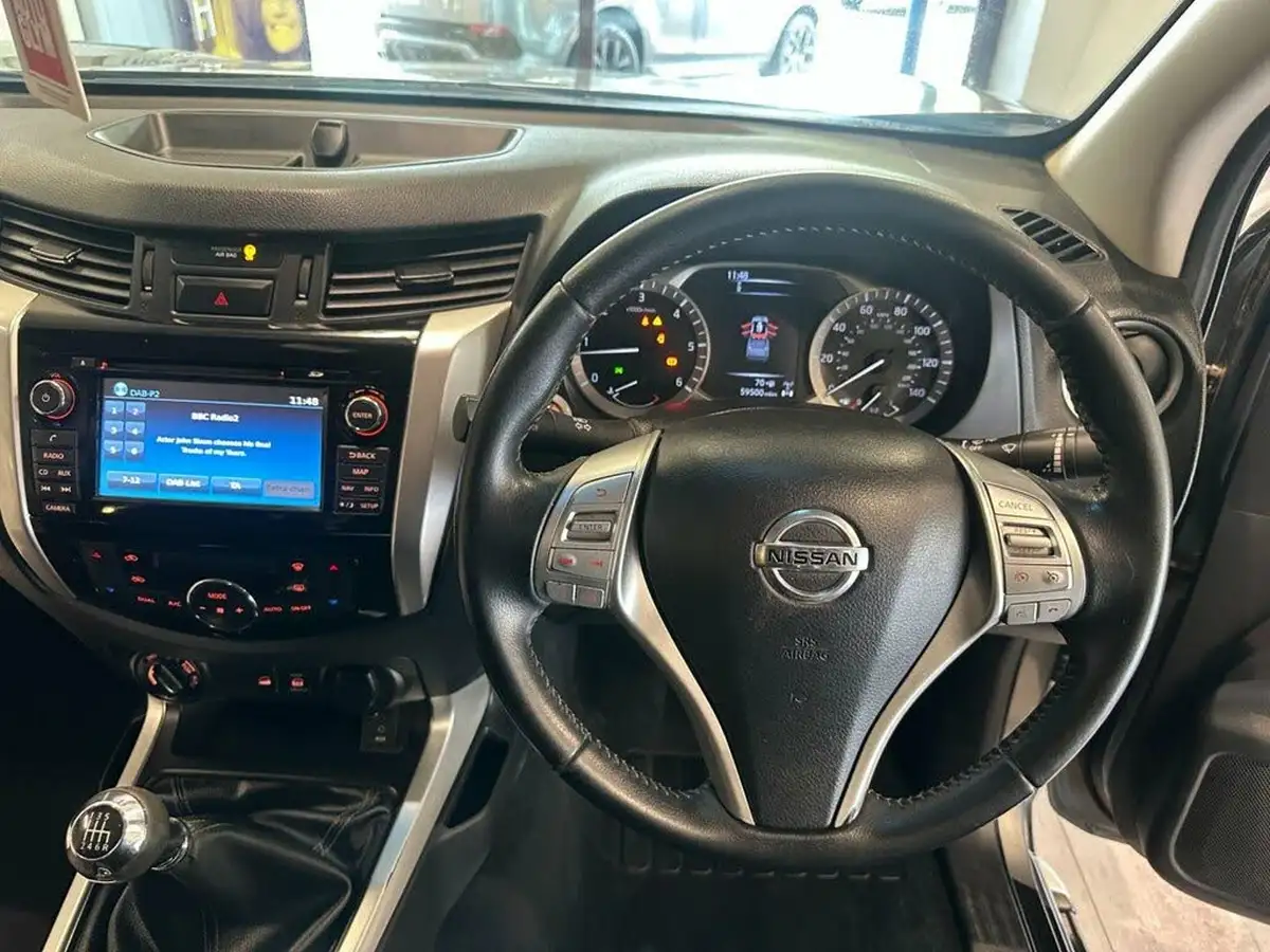 2016-nissan-np300-navara-23dci-tekna-big-17