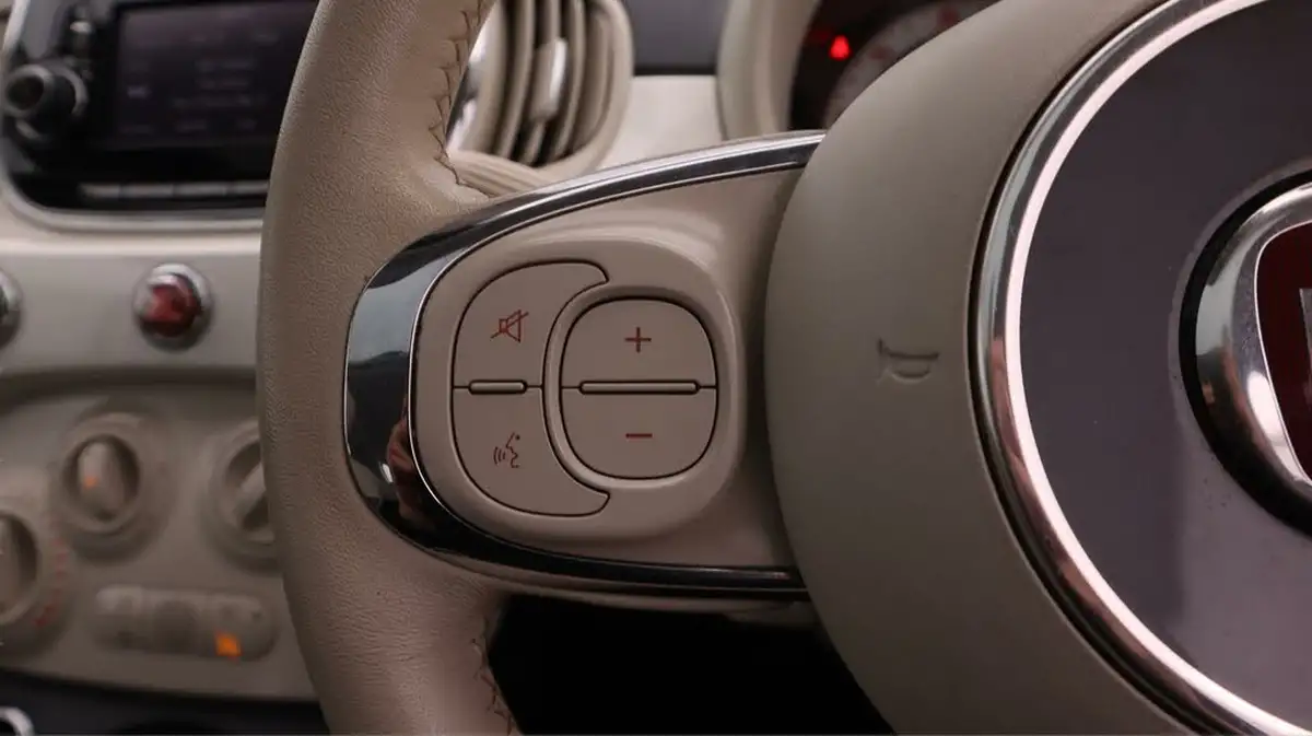 2018-fiat-500-12-lounge-big-23