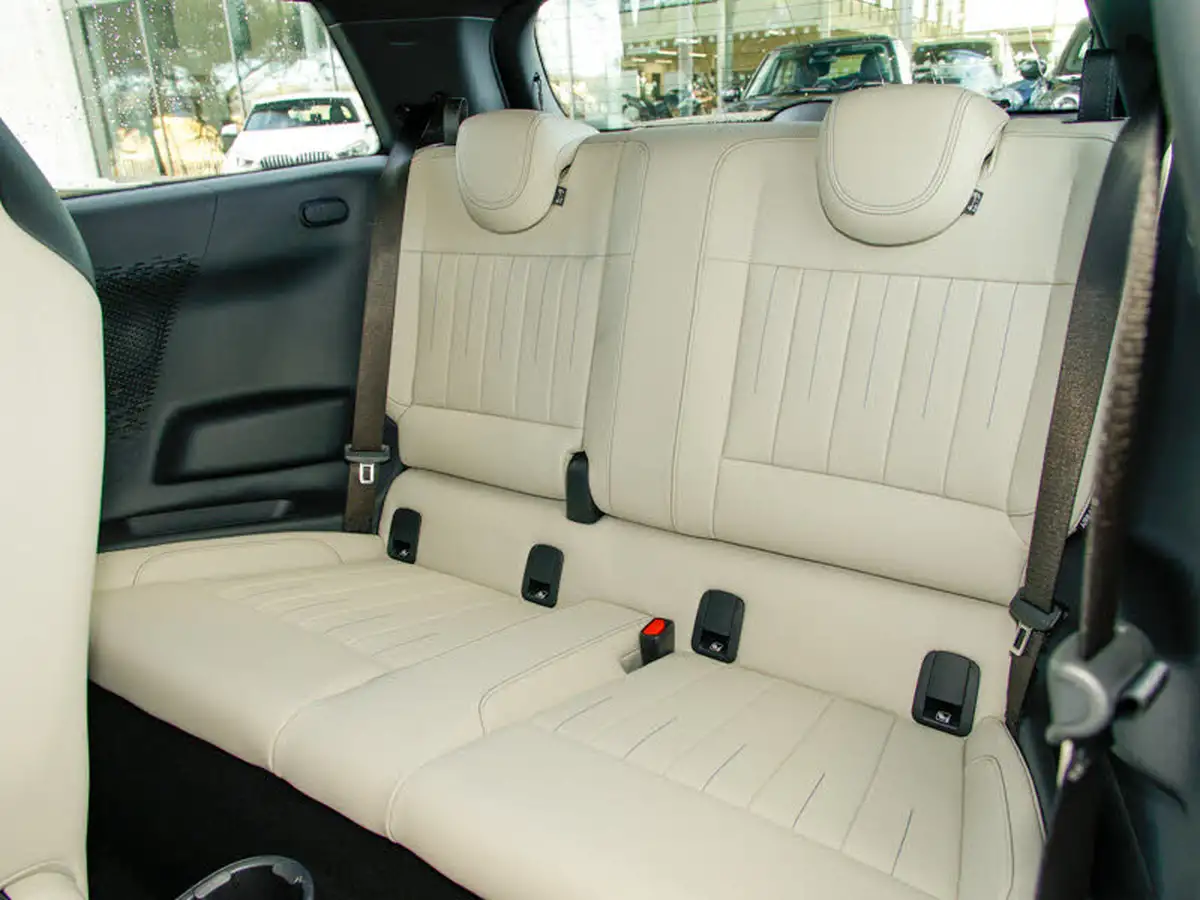 2024-mini-cooper-e-cooper-e-exclusive-big-11