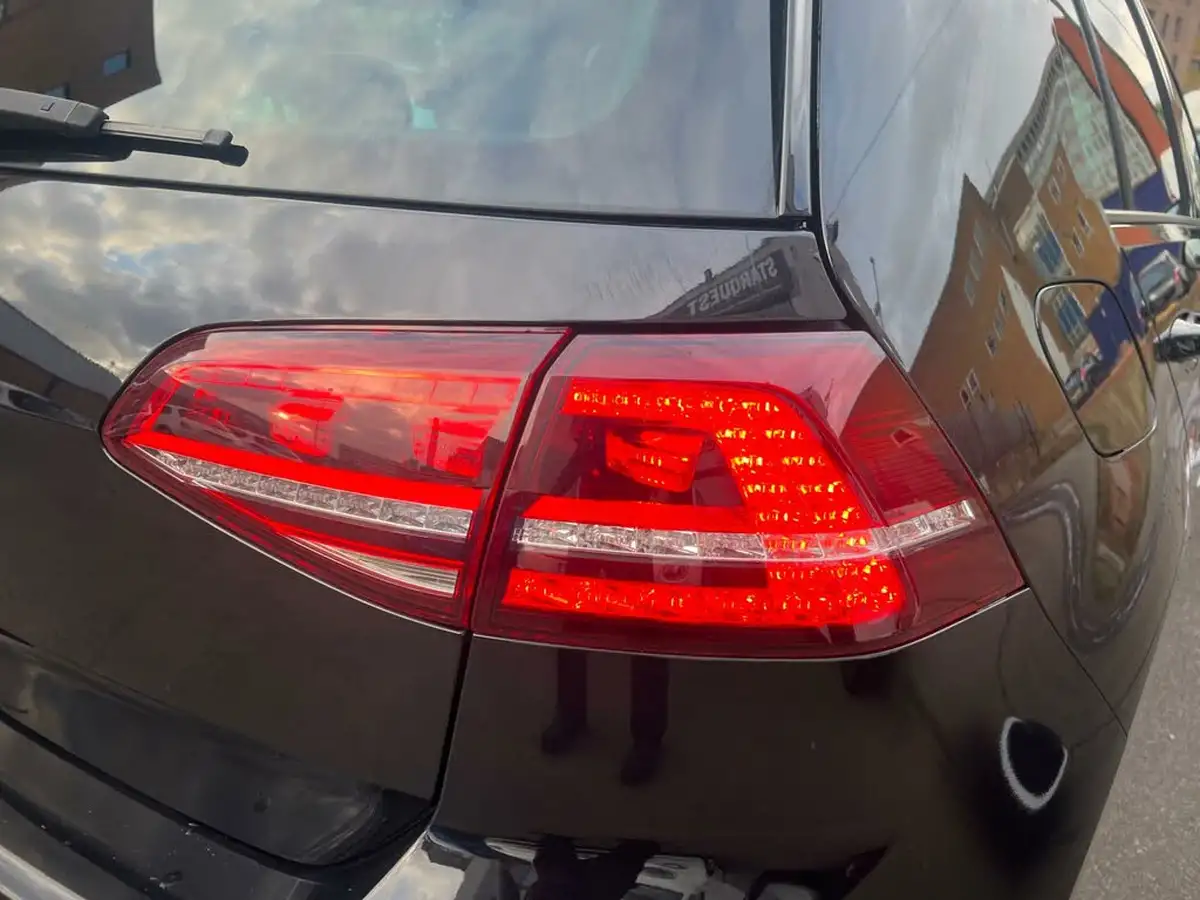 2016-volkswagen-golf-14-tsi-gte-nav-big-46
