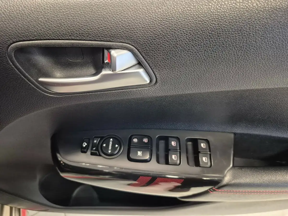 2017-kia-picanto-10-gt-line-big-14