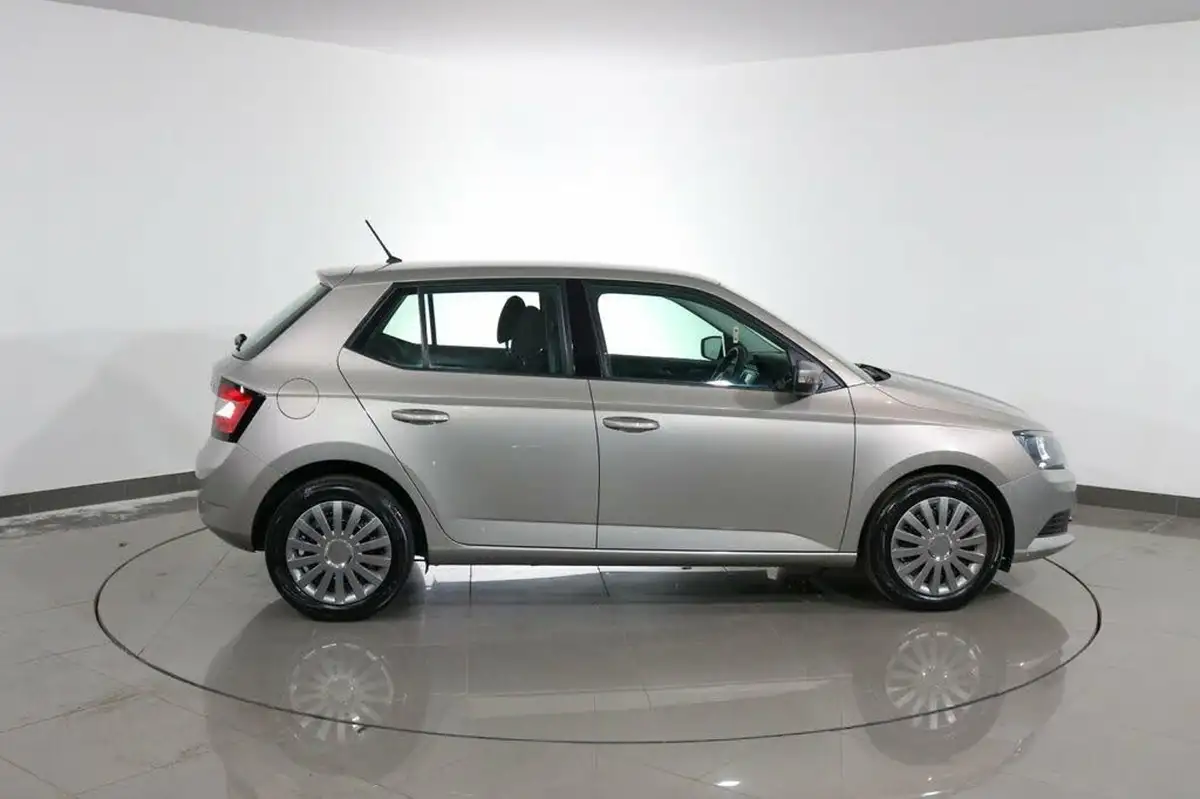 2017-skoda-fabia-10-mpi-s-hatchback-big-68