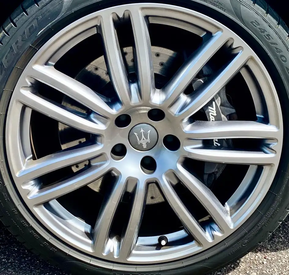 2017-maserati-ghibli-30td-big-12