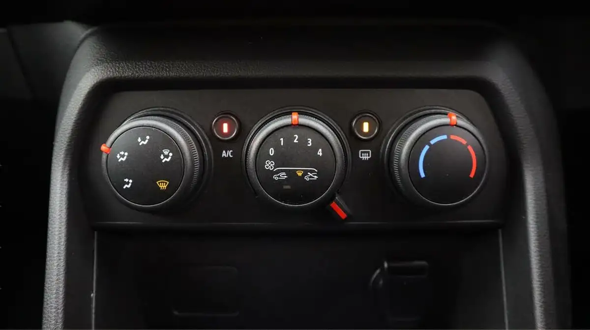 2022-dacia-sandero-10-sce-essential-big-11