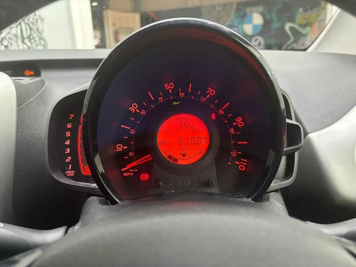 2018-toyota-aygo-10-vvt-i-x-play-71bhp-5d-big-18