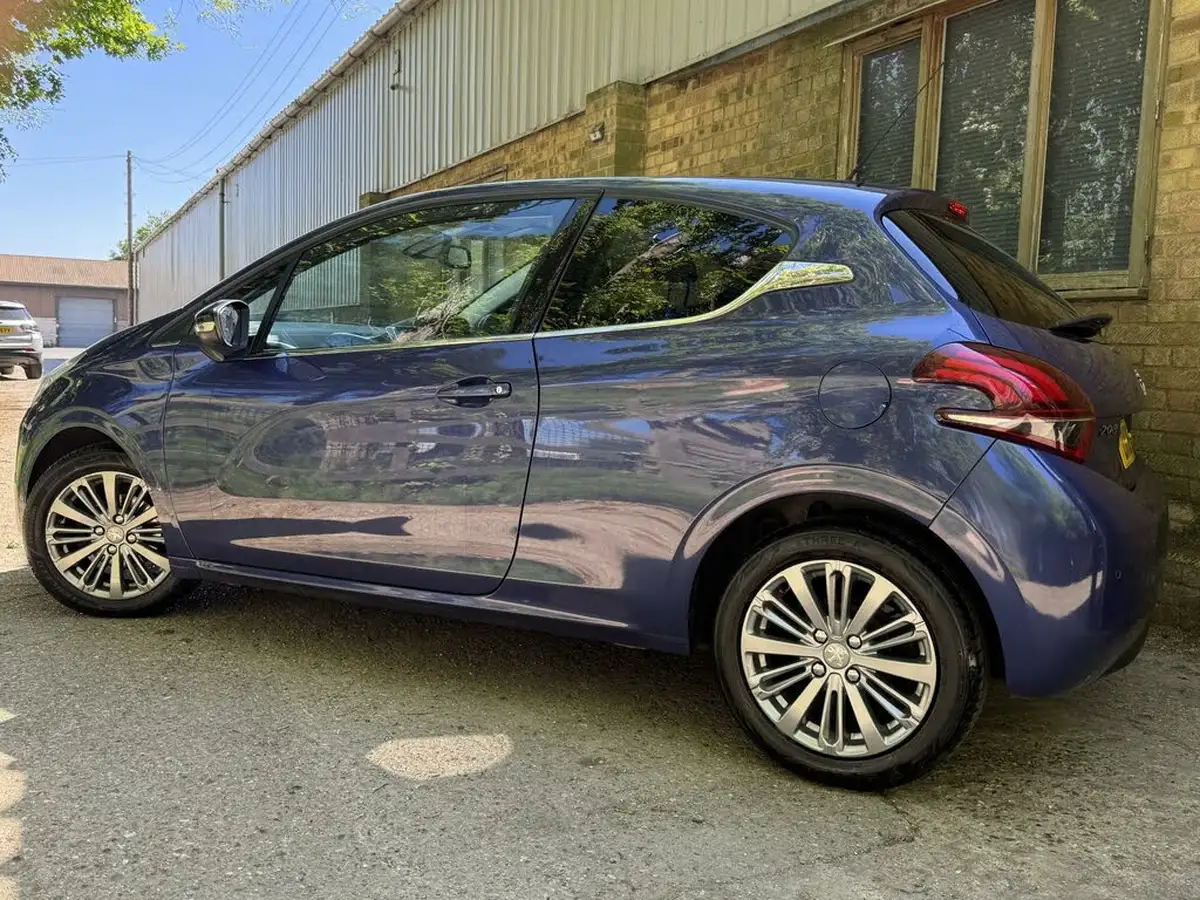 2016-peugeot-208-12-puretech-allure-82bhp-3d-big-15