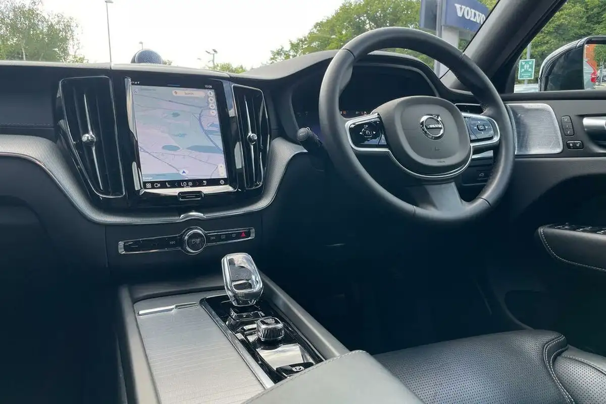2024-volvo-xc60-20-t8-ultra-black-edition-big-33