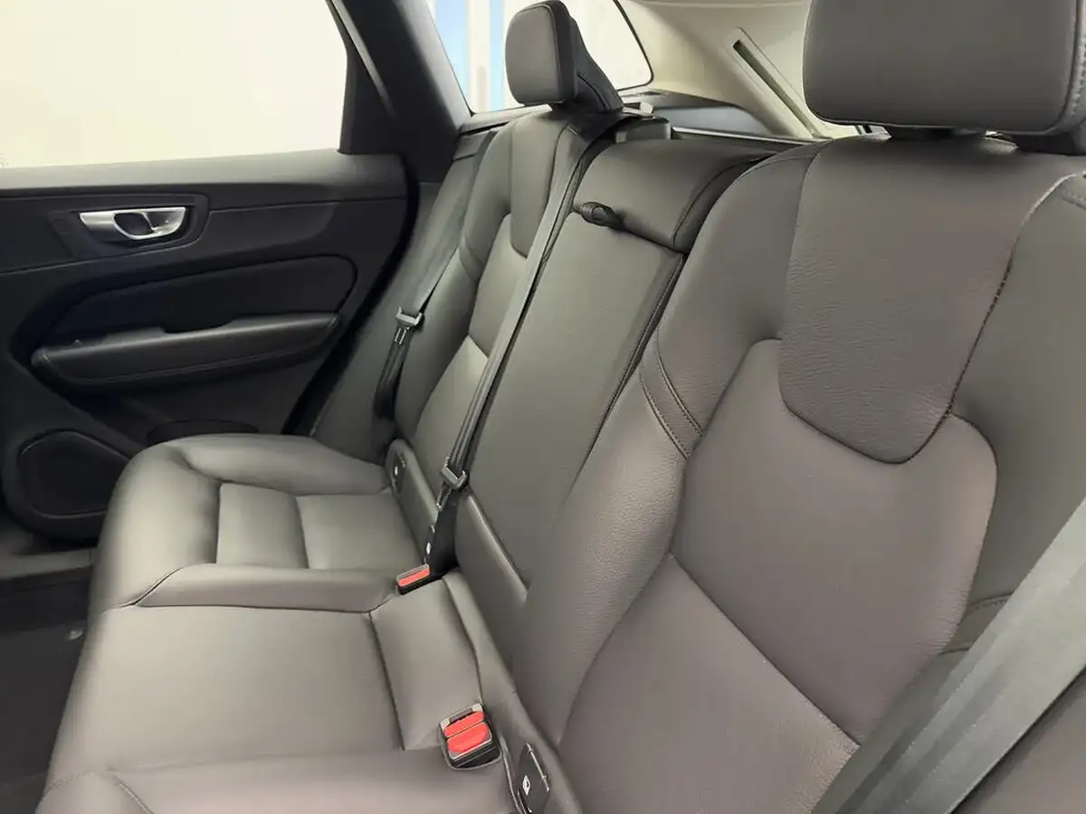 2023-volvo-xc60-20-b5-plus-big-11