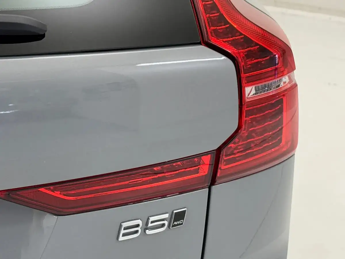 2023-volvo-xc60-20-b5-plus-big-35