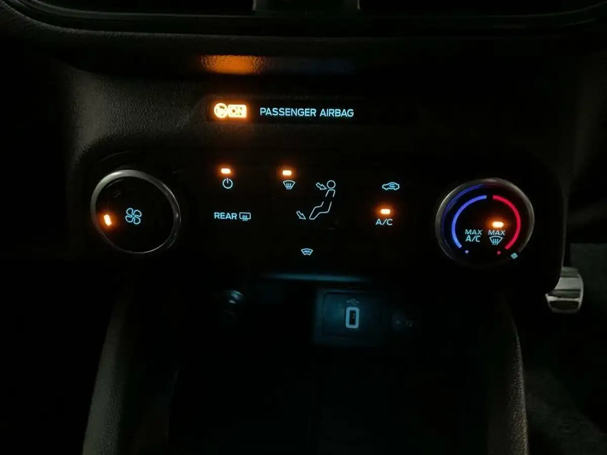 2019-ford-focus-10t-st-line-hatchback-big-46