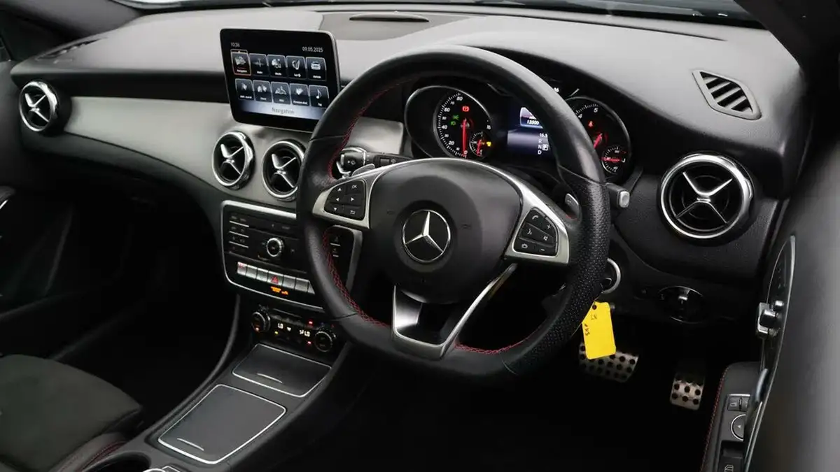 2020-mercedes-benz-gla-class-16-gla-200-amg-line-edition-plus-7g-dct-big-9
