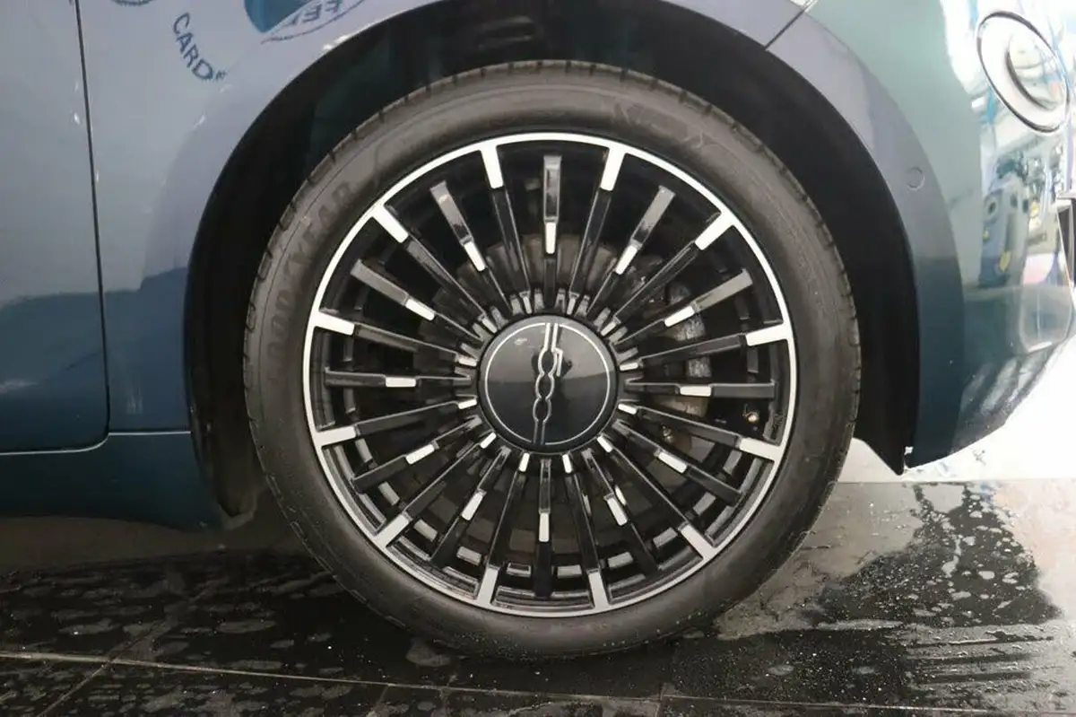 2021-fiat-500-e-la-prima-big-36