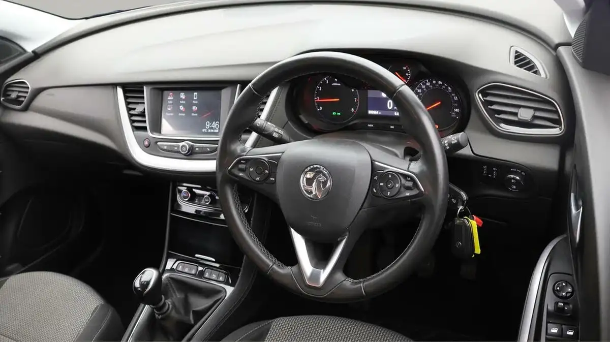 2020-vauxhall-grandland-x-15td-se-big-8