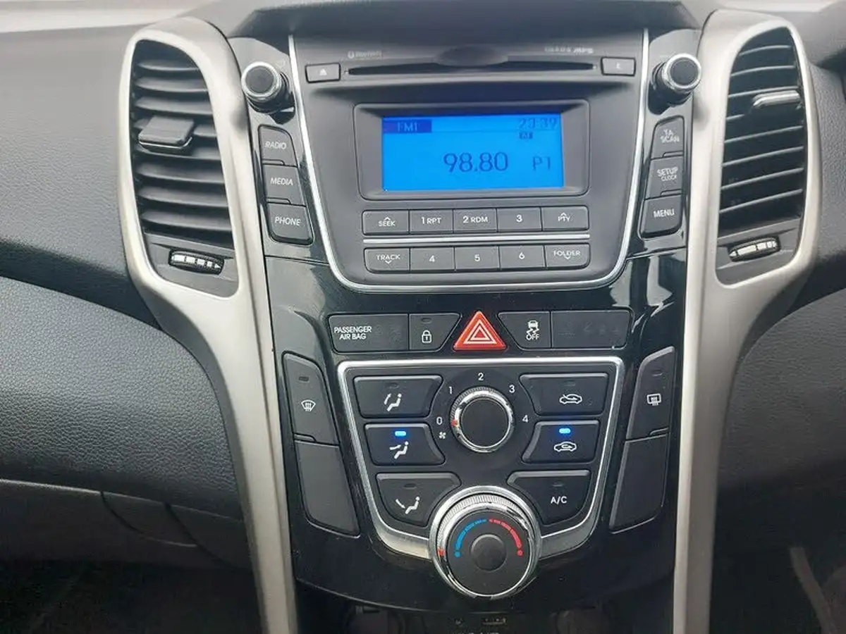 2012-hyundai-i30-14-active-5d-big-20