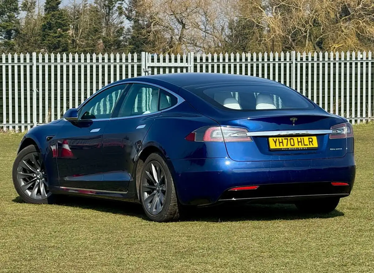 2020-tesla-model-s-e-long-range-big-13