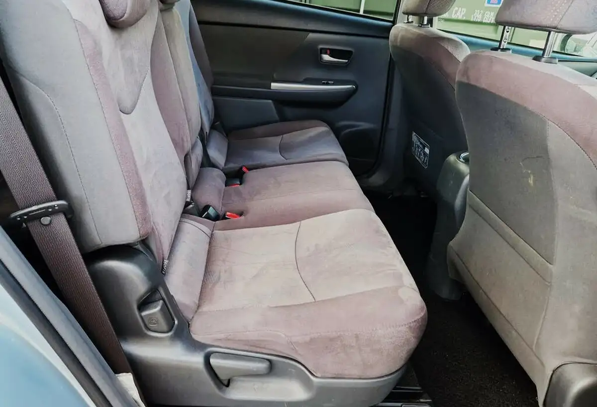 2012-toyota-prius-18-vvt-i-t4-hybrid-big-12