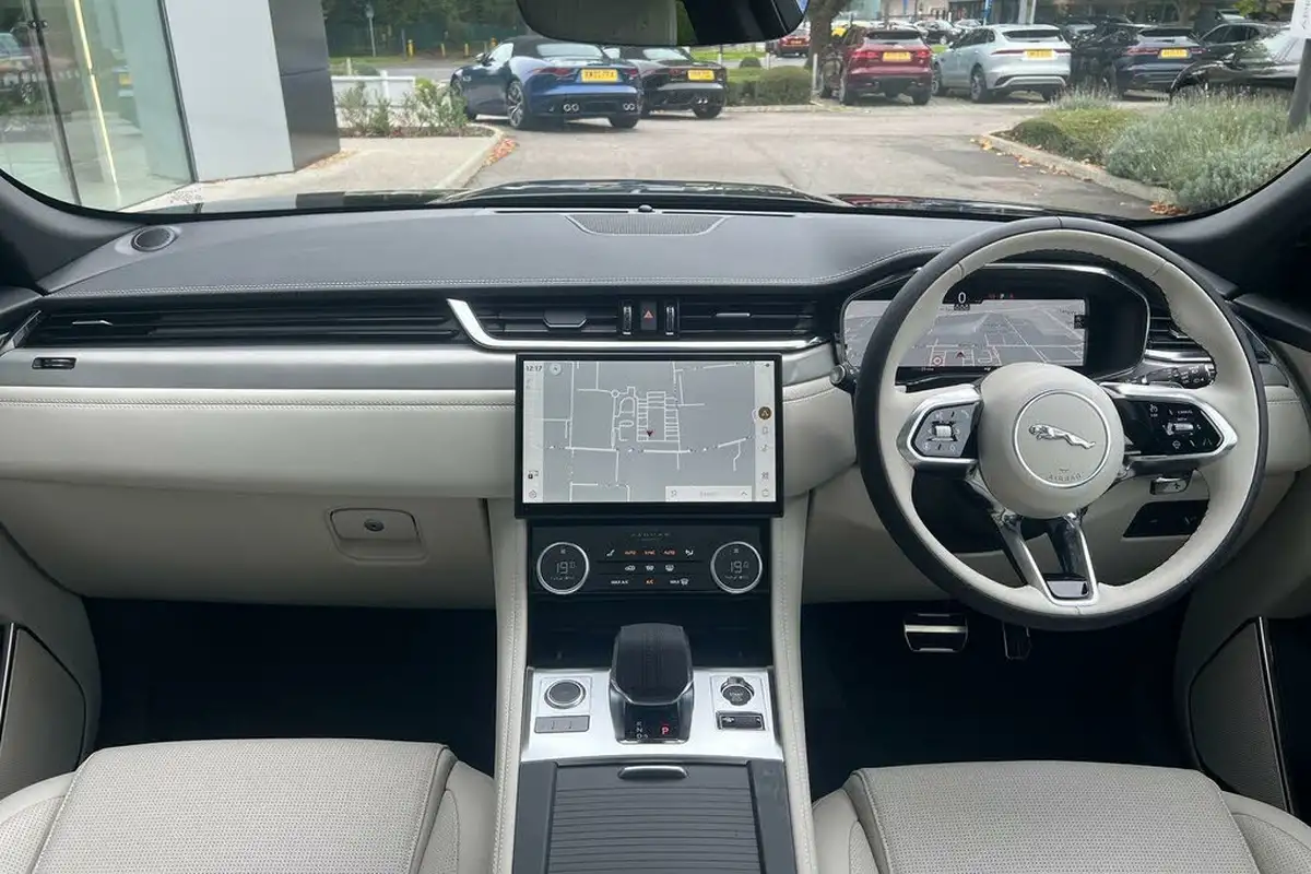 2024-jaguar-f-pace-20-d200-r-dynamic-se-black-90th-anniversary-edition-big-2