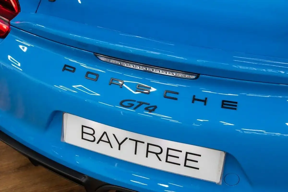 2016-porsche-cayman-38-gt4-big-22