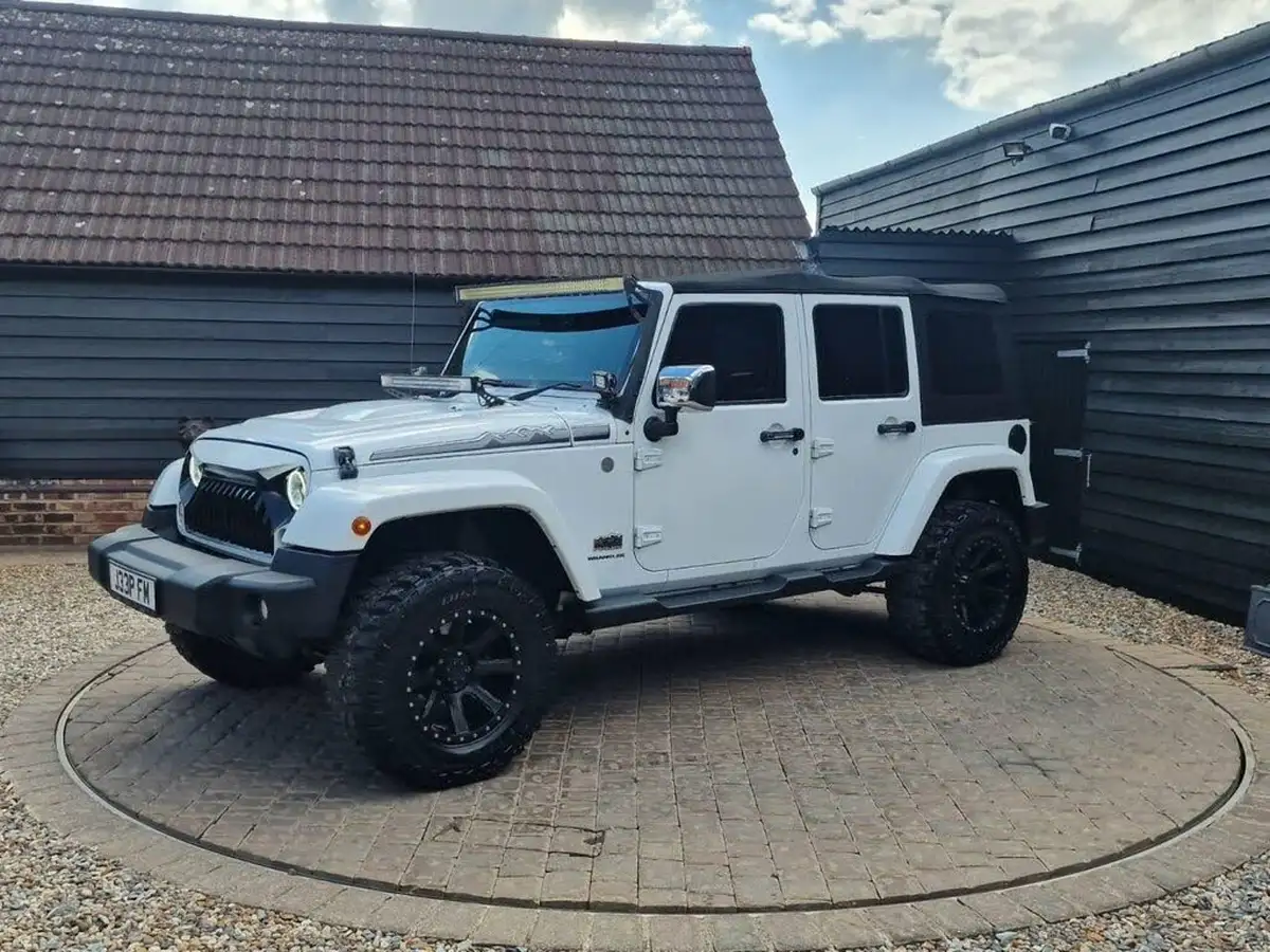 2014-jeep-wrangler-28crd-overland-unlimited-5d-big-1