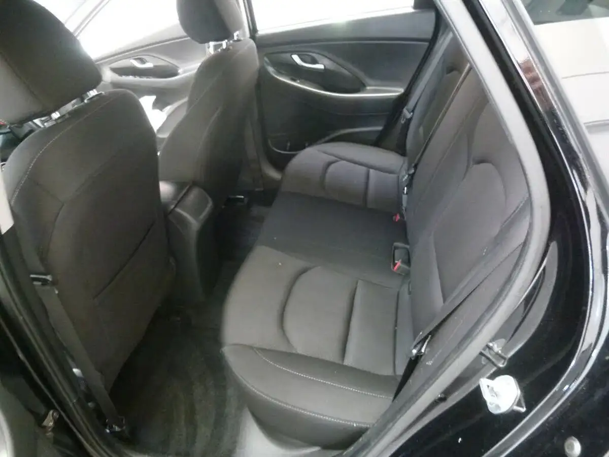 2020-hyundai-i30-16crdi-se-nav-115ps-tourer-big-17