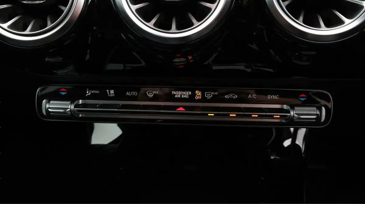 2022-mercedes-benz-a-class-13-a200-amg-line-executive-edition-saloon-4d-7g-dct-big-12