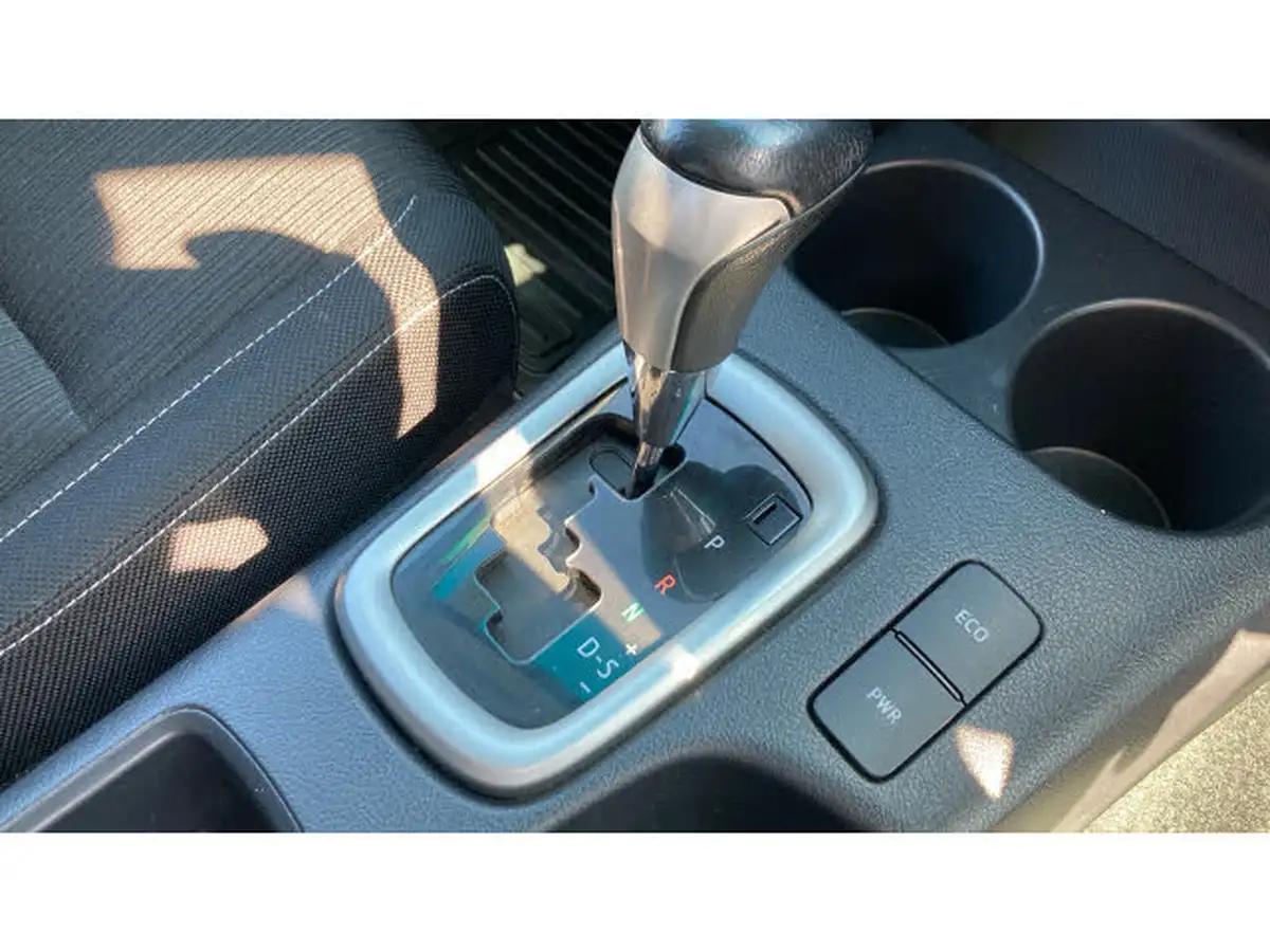2023-toyota-hi-lux-28d-4d-invincible-2754cc-auto-big-12