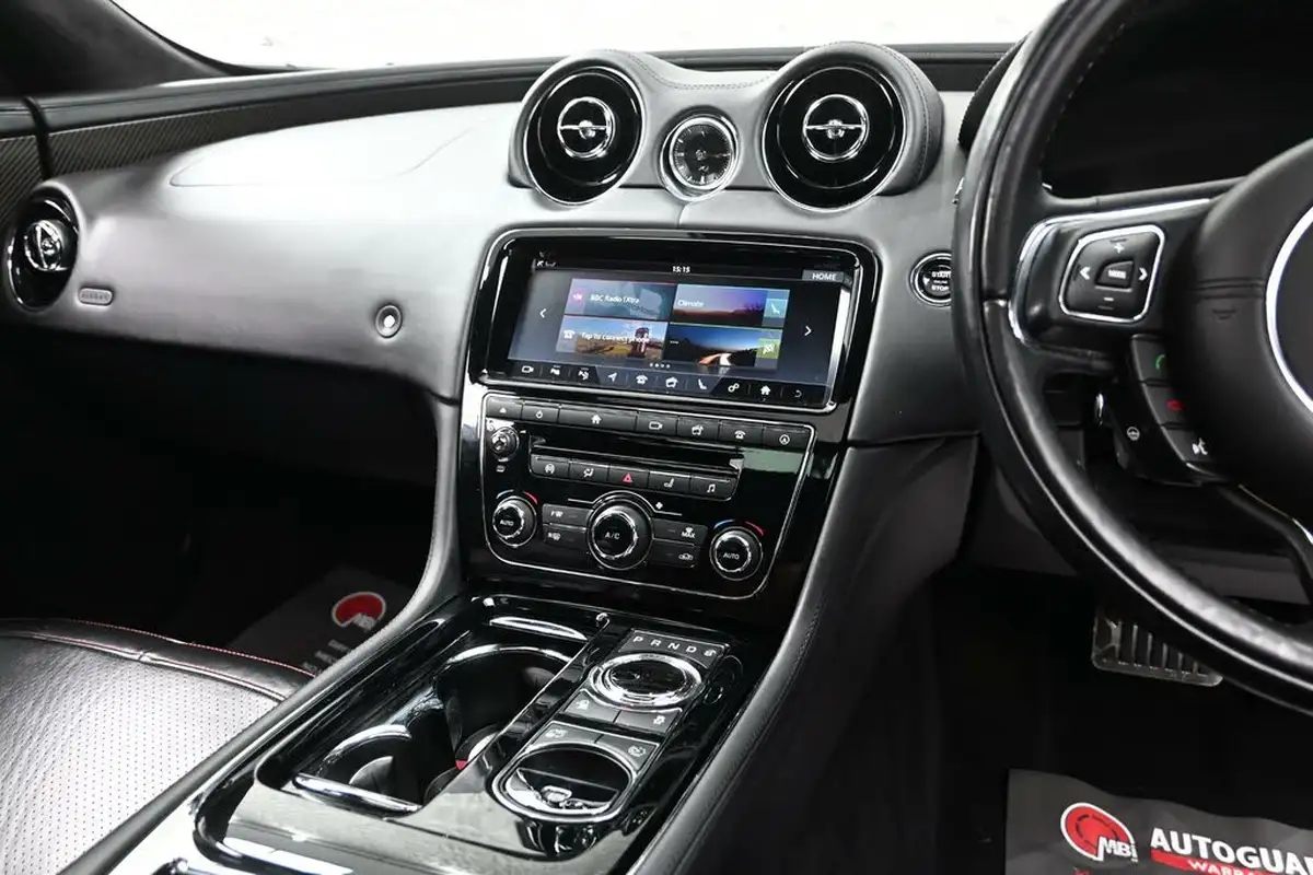2018-jaguar-xj-series-30td-xj-r-sport-30tdv6-296bhp-big-17
