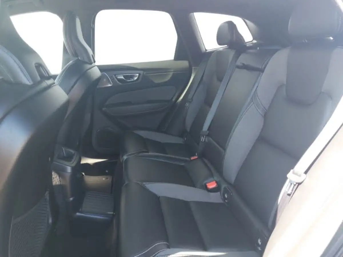 2024-volvo-xc60-20-t8-ultimate-dark-big-5