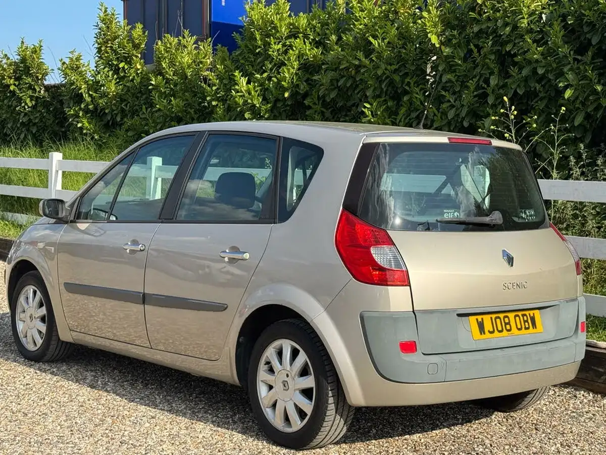 2008-renault-scenic-16-dynamique-big-11