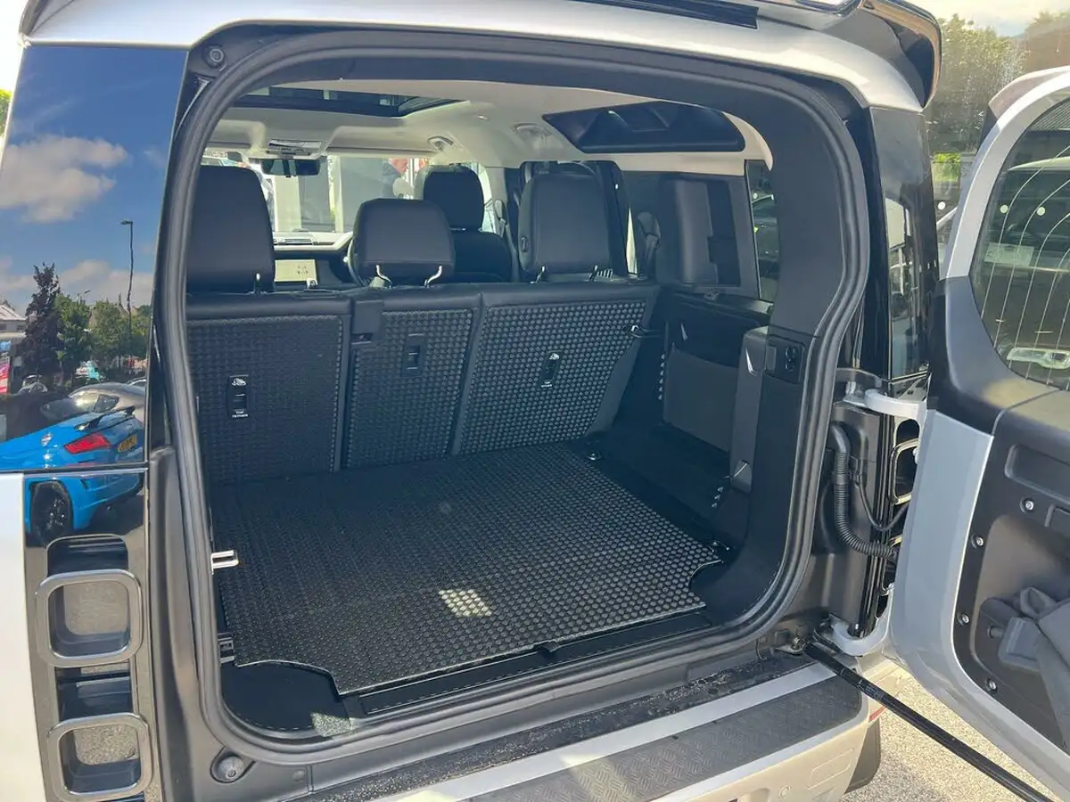 2024-land-rover-110-defender-30-d250-xs-edition-big-78
