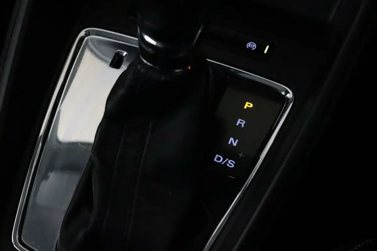 2019-mg-zs-suv-10t-gdi-exclusive-111ps-big-24