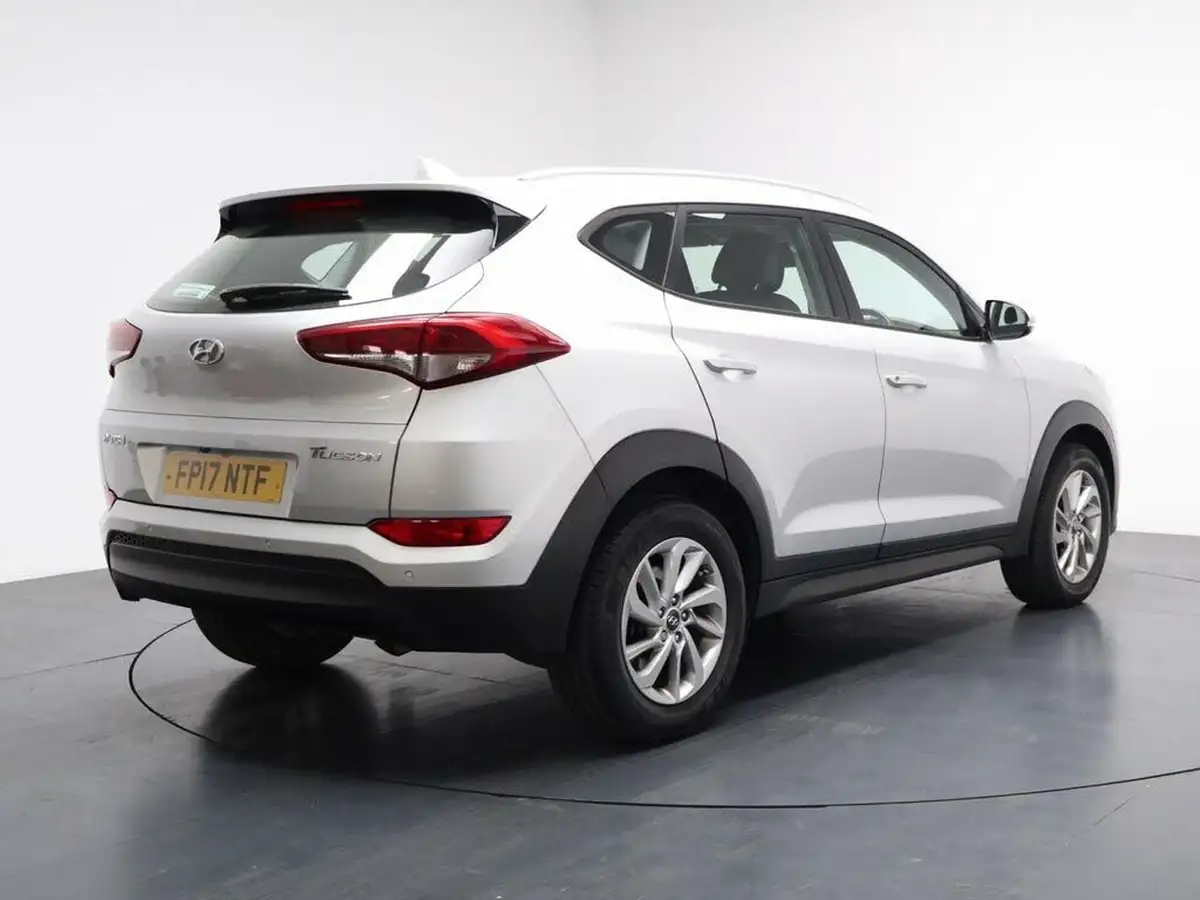 2017-hyundai-tucson-17crdi-blue-drive-se-nav-141ps-dct-big-11