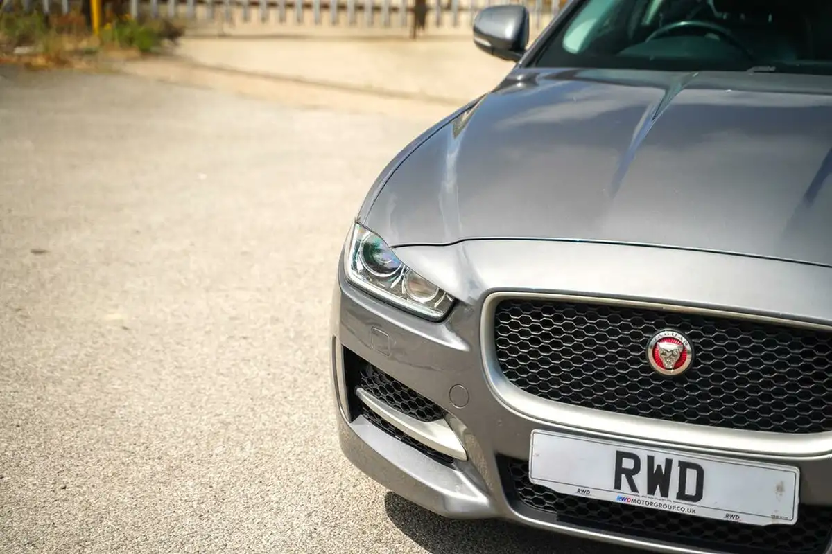 2017-jaguar-xe-20d-r-sport-163ps-ss-1999cc-big-18