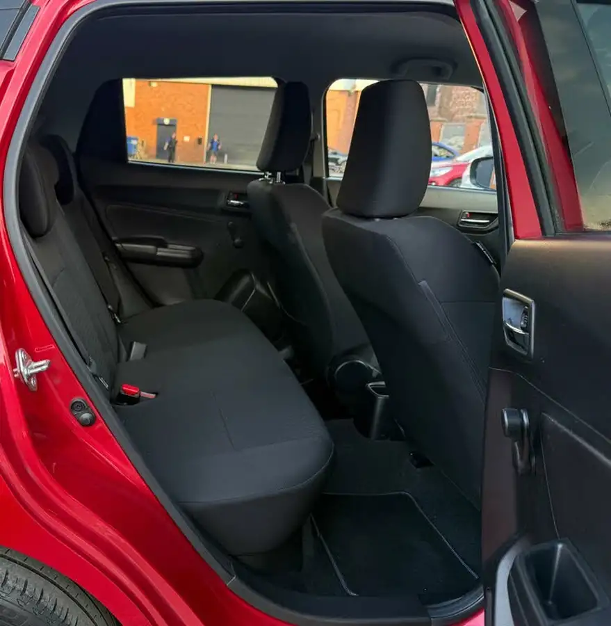 2019-suzuki-swift-12-dualjet-attitude-big-25