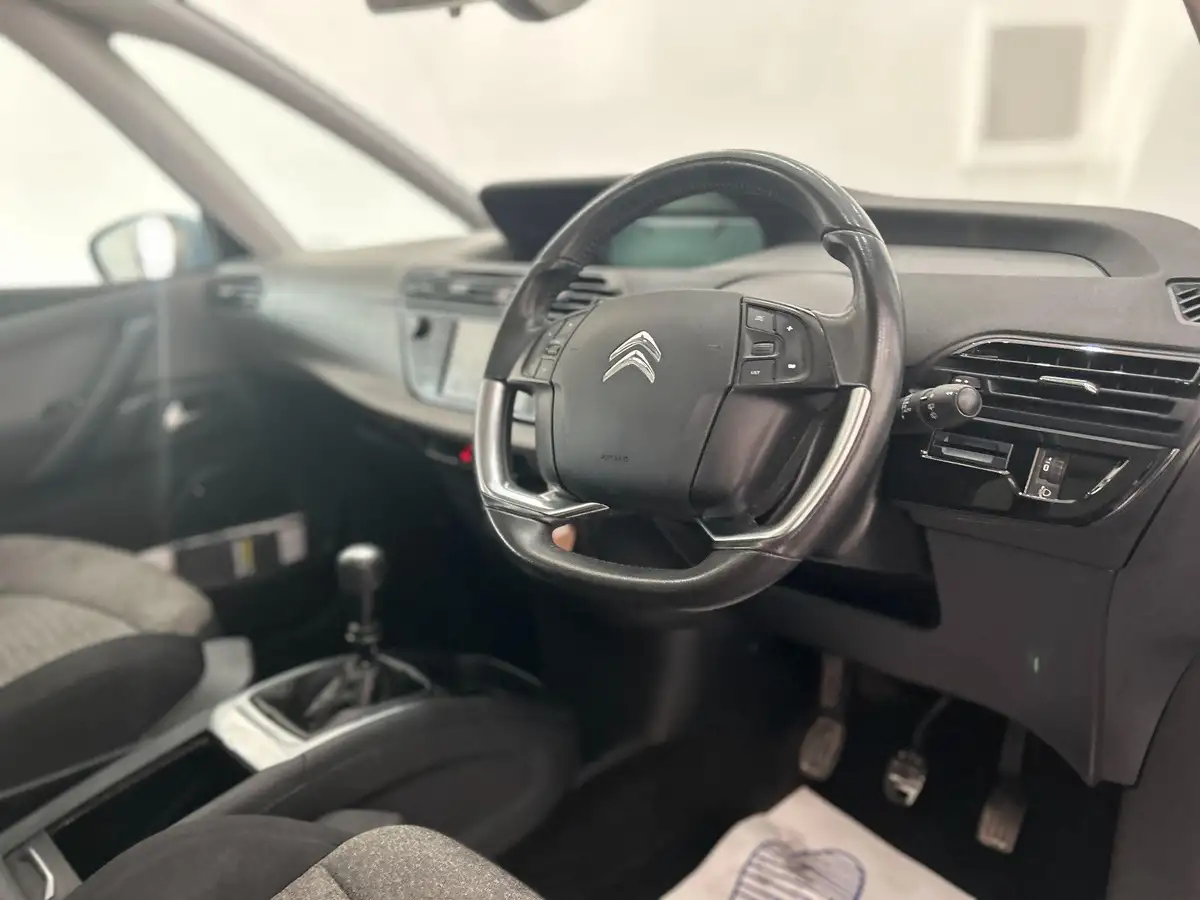 2016-citroen-grand-c4-picasso-16bluehdi-selection-big-16