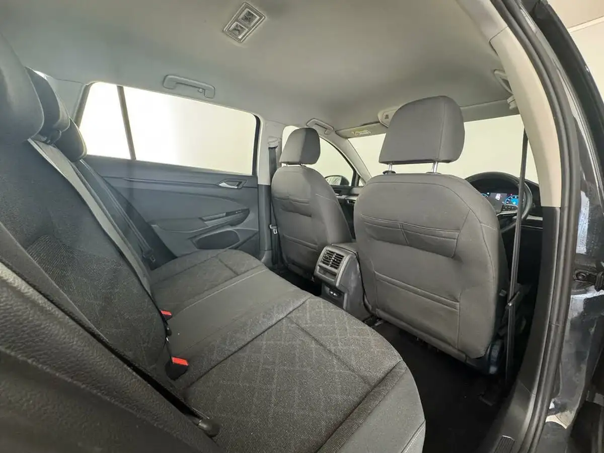 2021-volkswagen-golf-10-tsi-life-estate-big-12