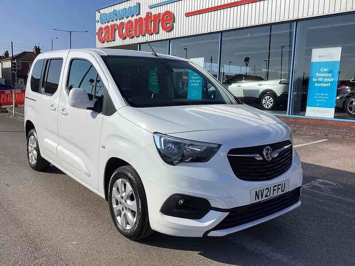 2021-vauxhall-combo-life-15-se-100ps-big-0