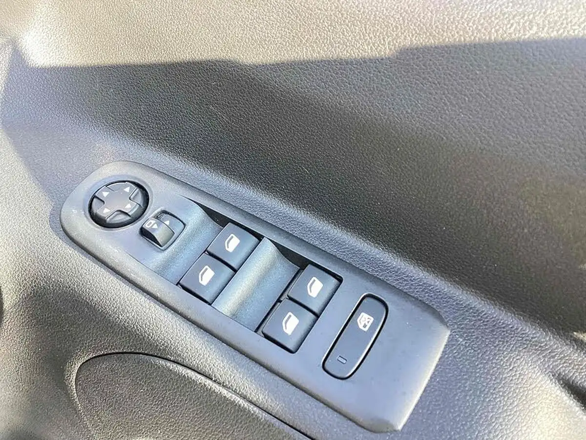 2021-vauxhall-combo-life-15-se-100ps-big-22