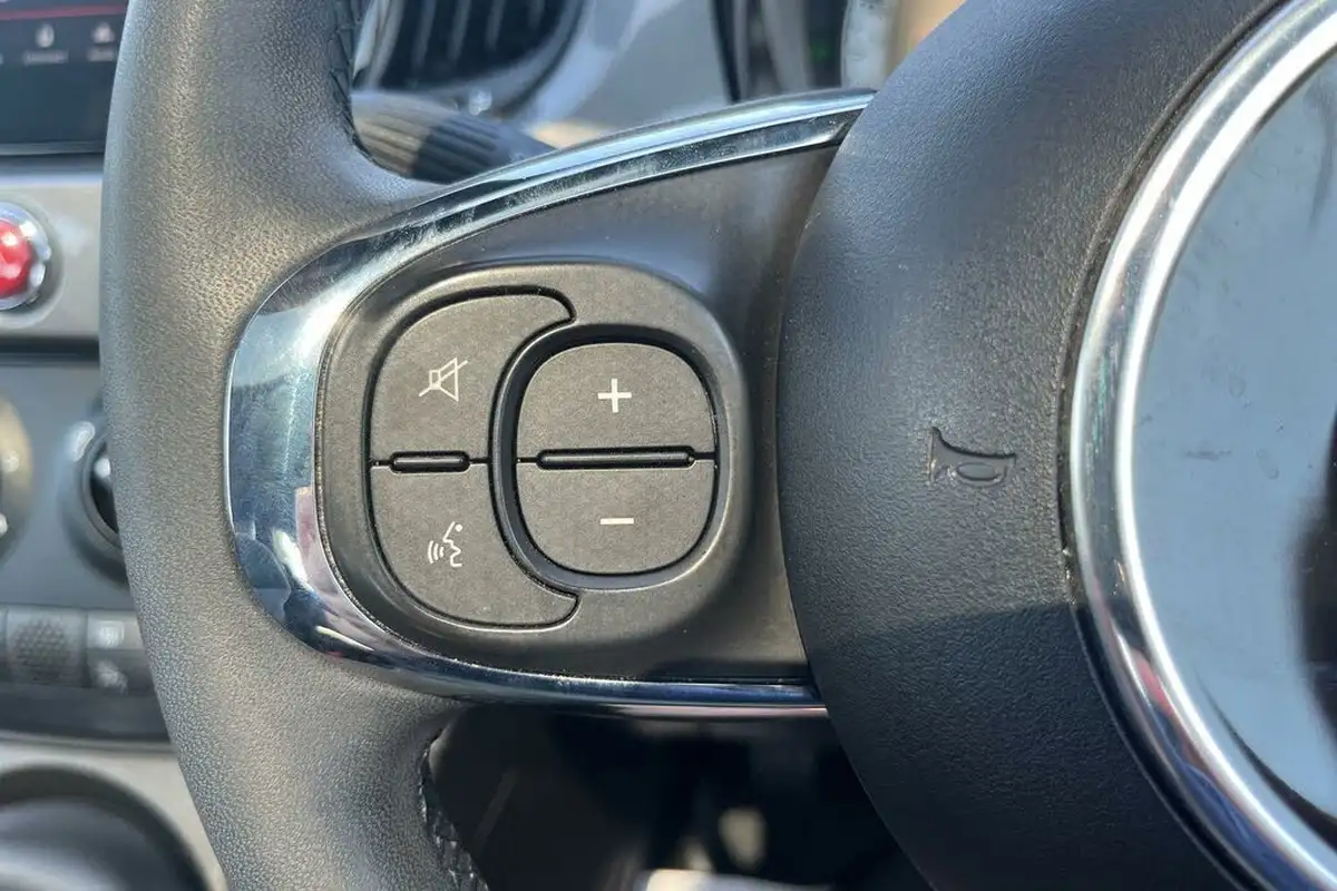 2021-fiat-500-10-lounge-big-12