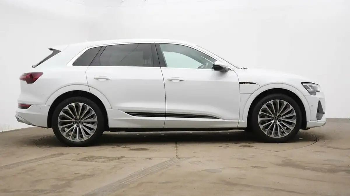 2021-audi-e-tron-50e-s-line-station-wagon-big-1