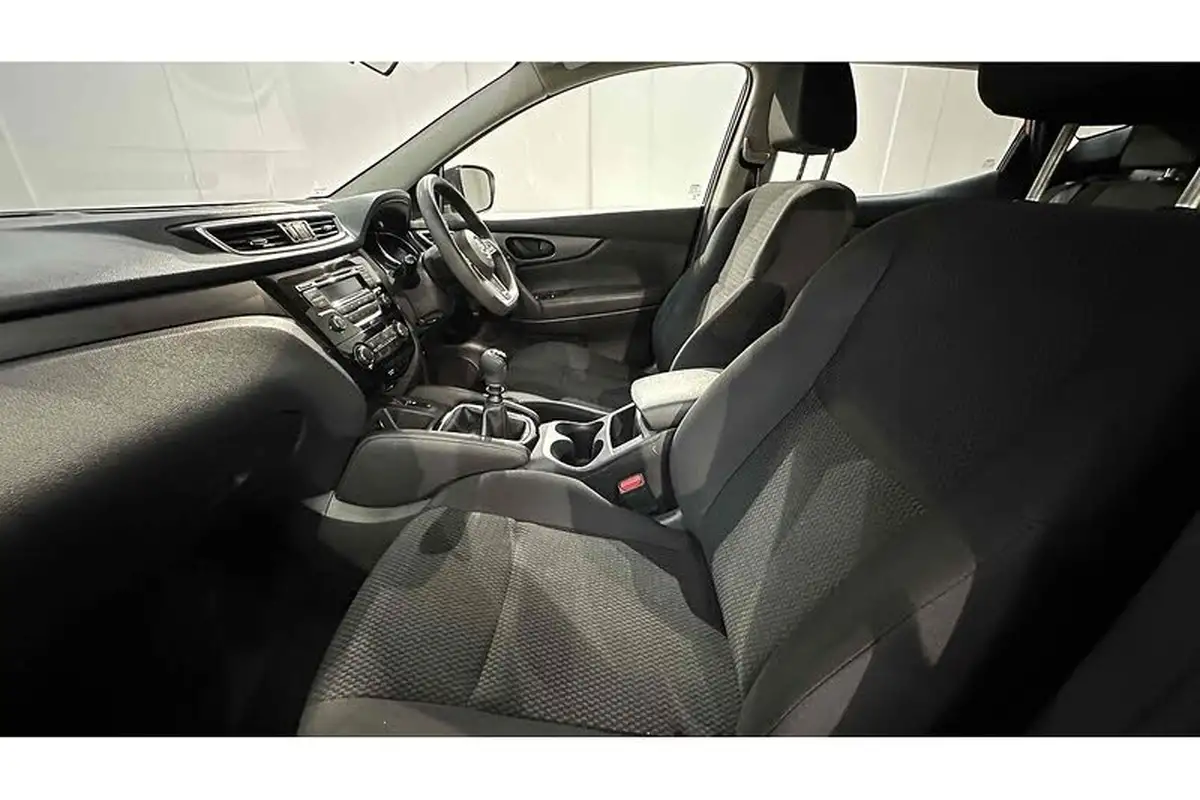 2018-nissan-qashqai-13-dig-t-visia-big-16