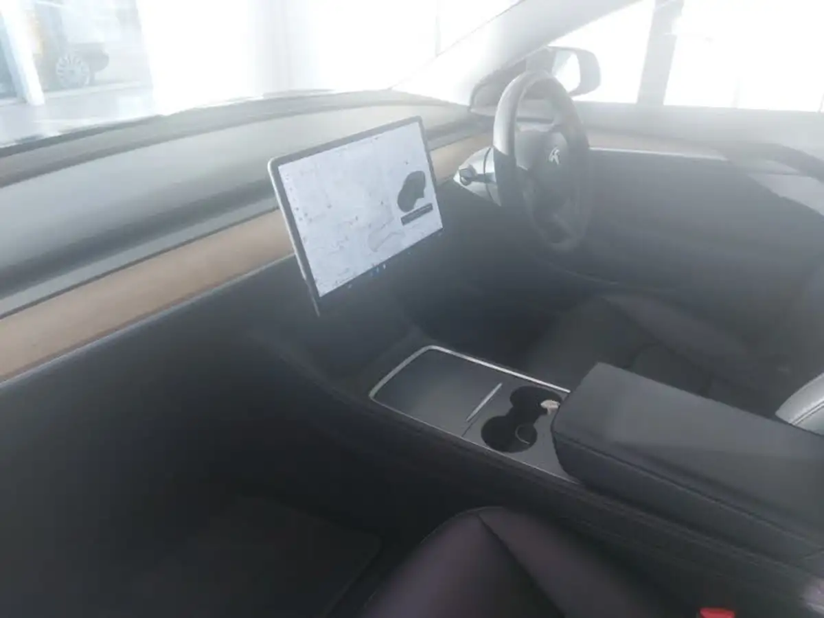 2021-tesla-model-3-e-long-range-awd-big-4