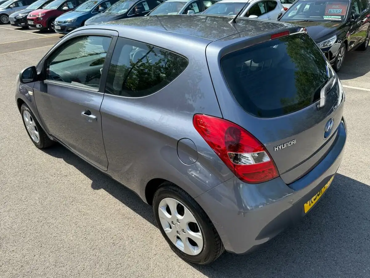 2011-hyundai-i20-12-comfort-3d-big-20