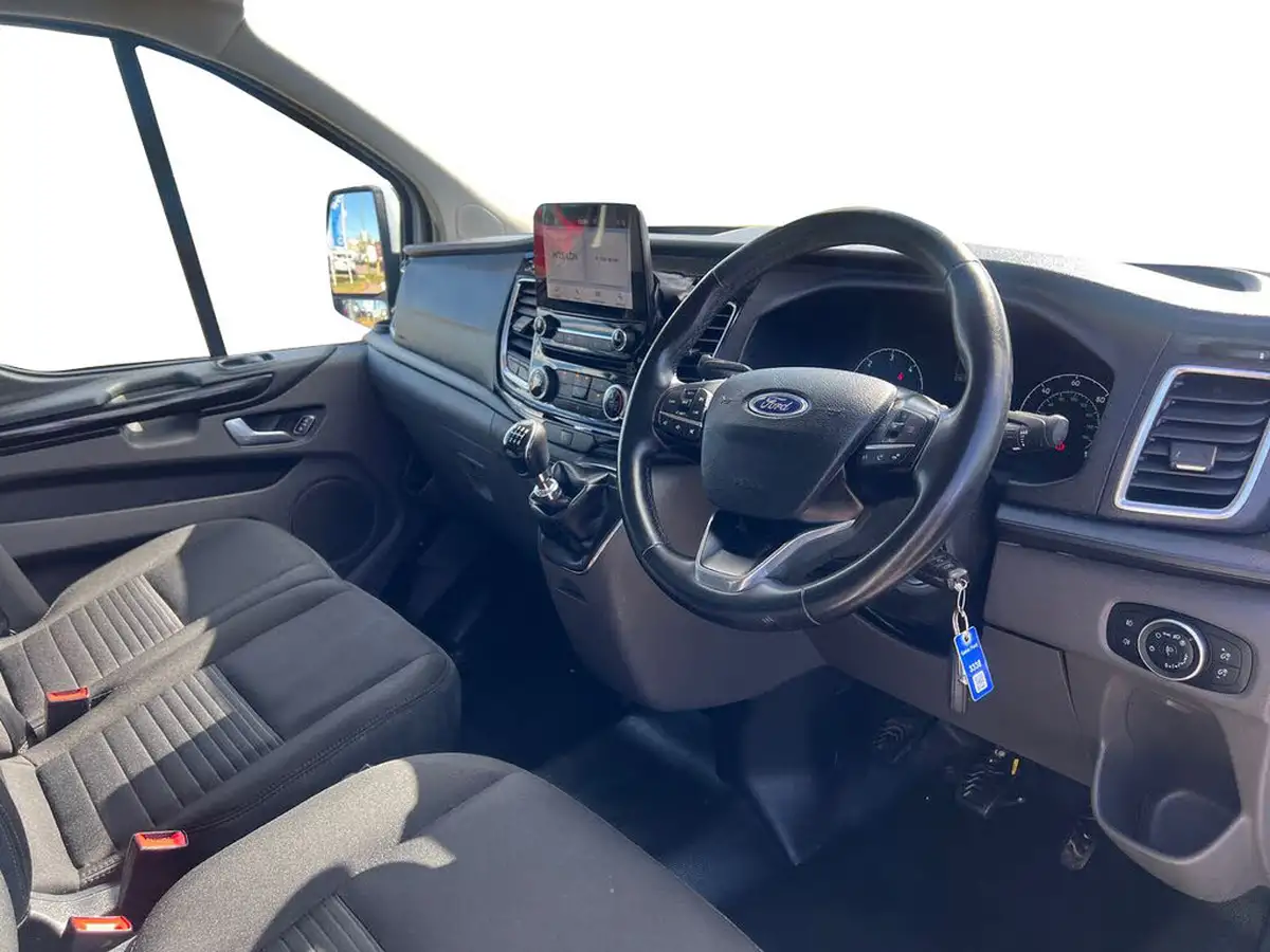 2023-ford-transit-custom-big-12