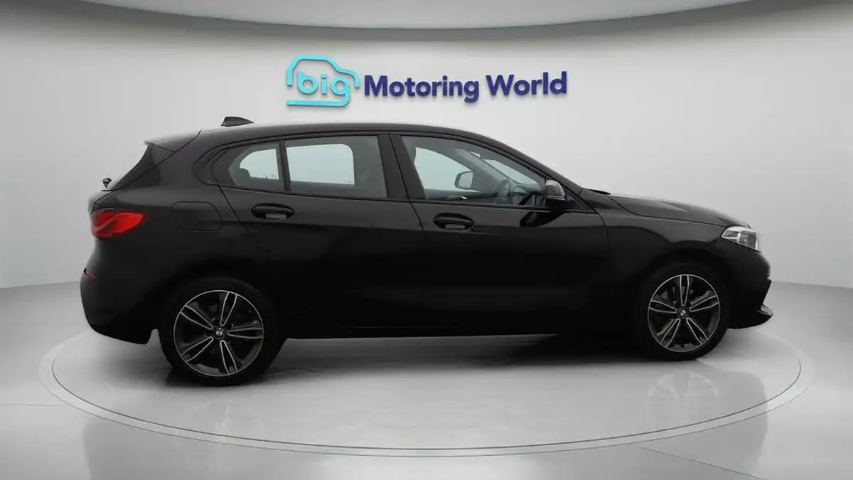 2021-bmw-1-series-15-118i-sport-lcp-big-8