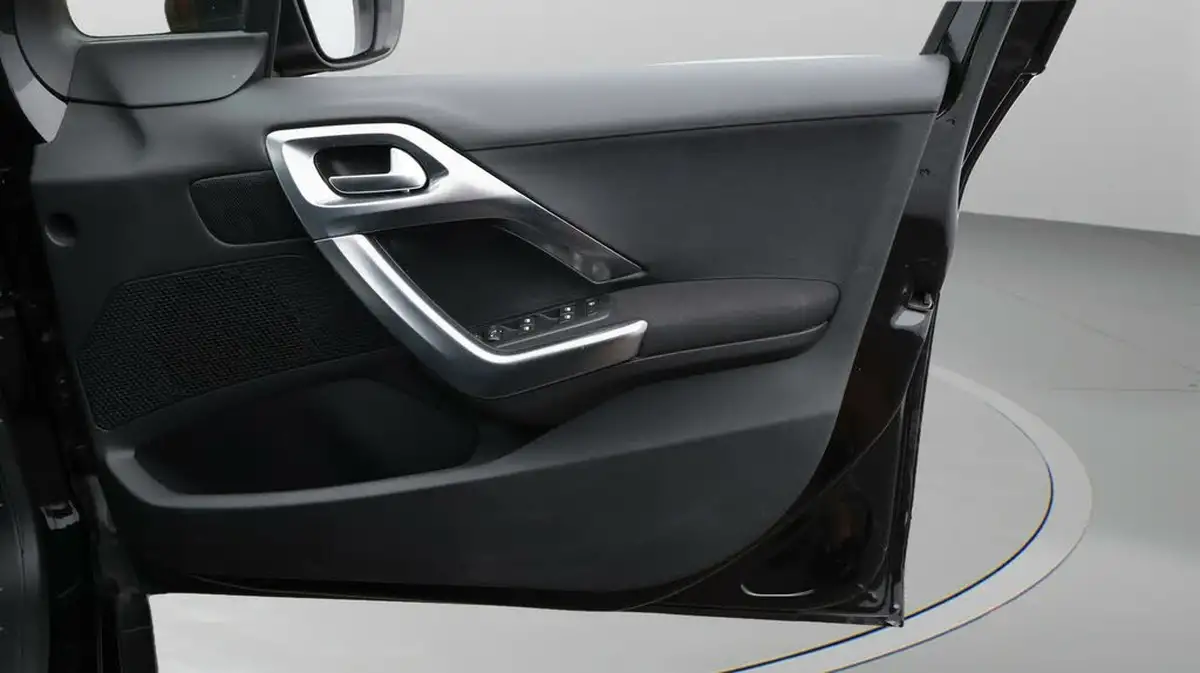 2019-peugeot-2008-suv-12-puretech-allure-130bhp-big-15