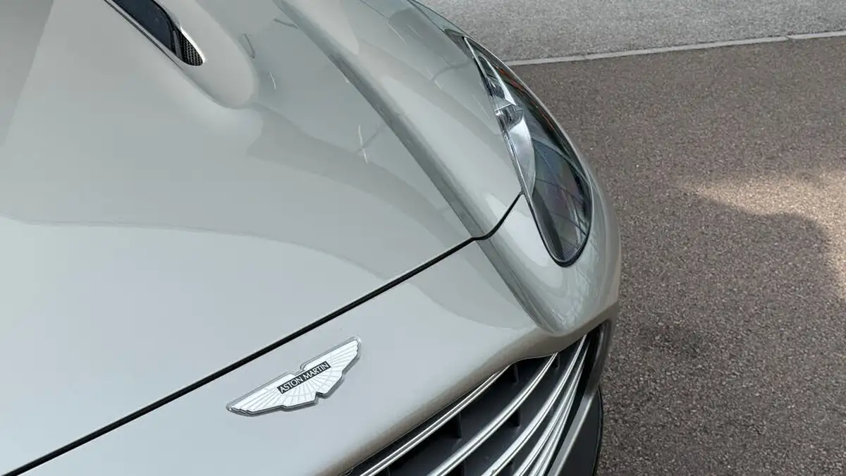 2023-aston-martin-dbx-40-v8-big-16